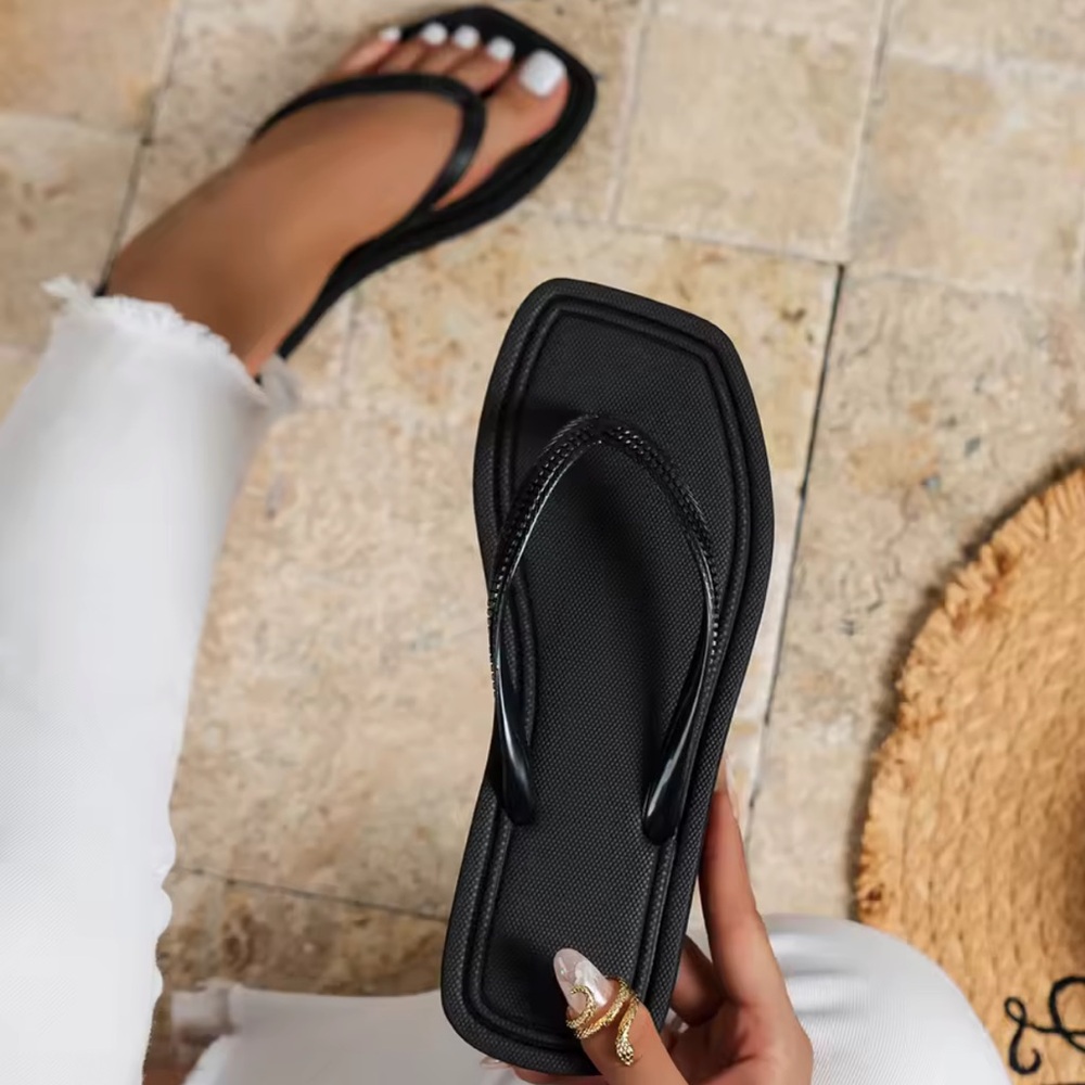 NWT - Flip Flop Square Toe - Black Size 7 Summer 2026 Beach Comfortable Sandal